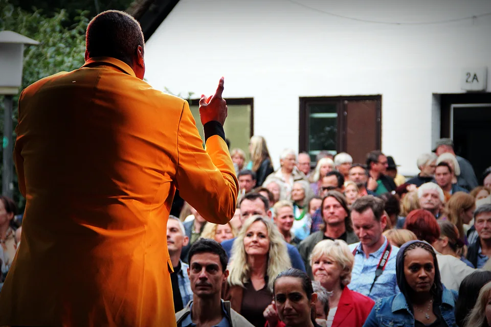 Keith in a yellow jacket in front of his audience